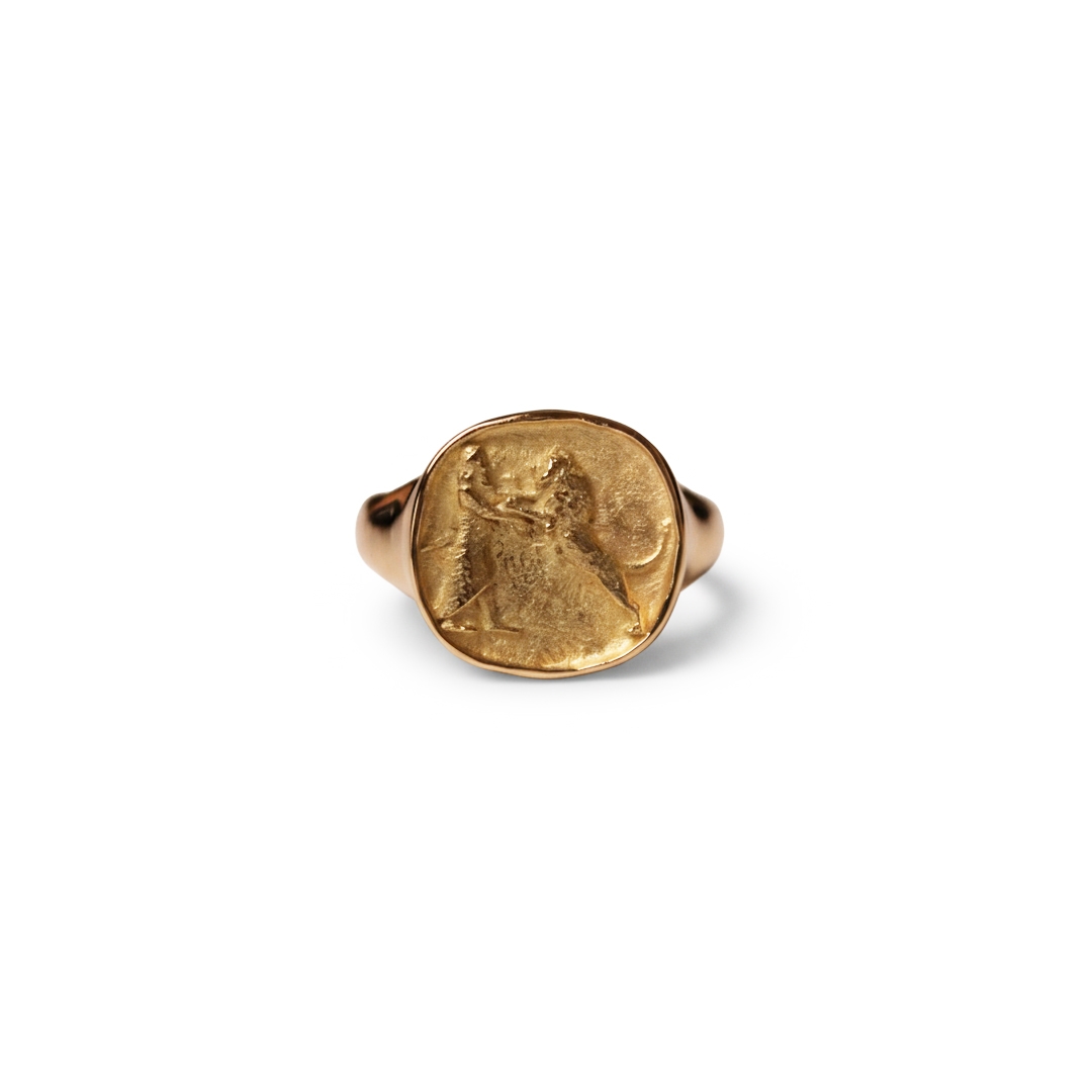 Royal hunt gold ring front